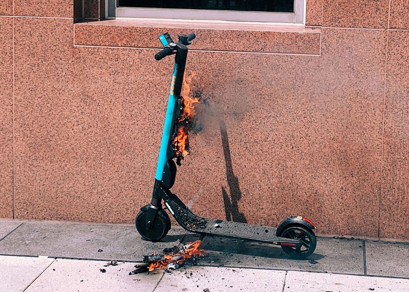 Why do electric scooter batteries explode? Xiaomipaspirtukai.lt