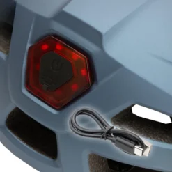 CP04 šalmas elektriniam paspirtukui su LED šviesomis