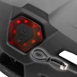 CP04 šalmas elektriniam paspirtukui su LED šviesomis